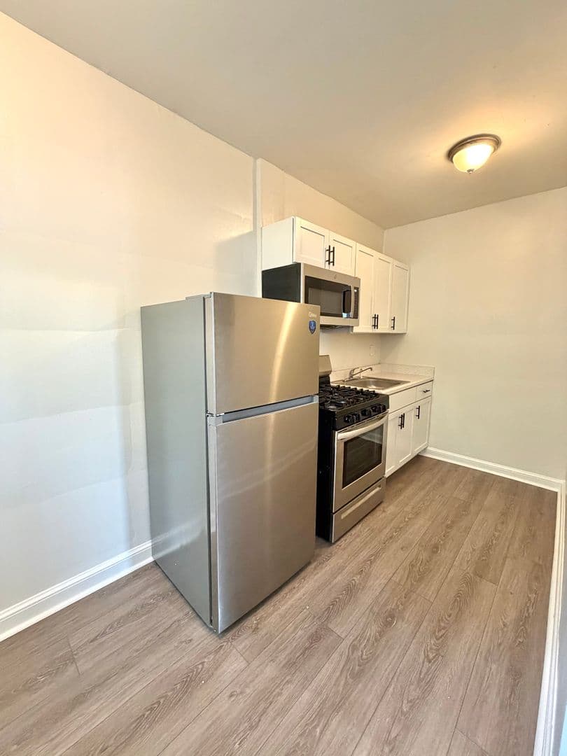 Washington Apartment: 116 44th Street NE