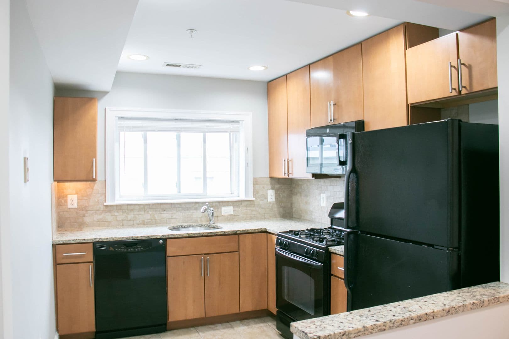 Washington Apartment: 1901-03 Lincoln Rd NE