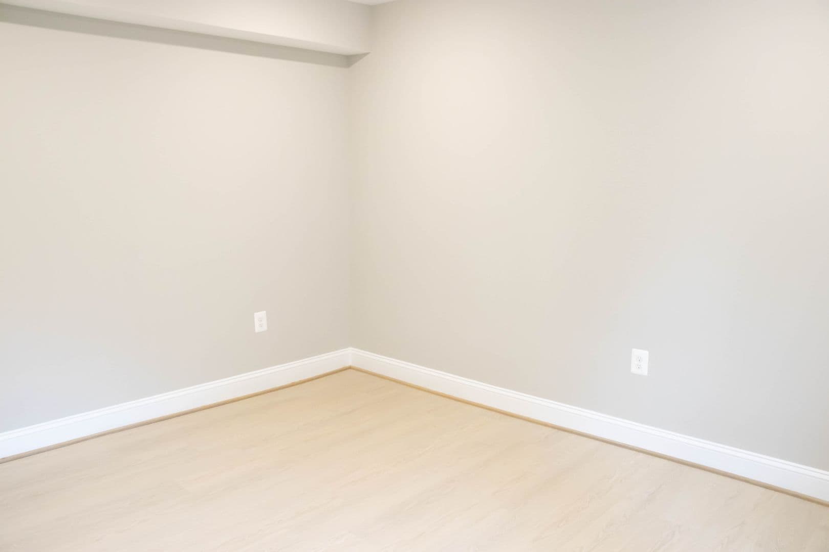 Washington Apartment: 116 44th Street NE