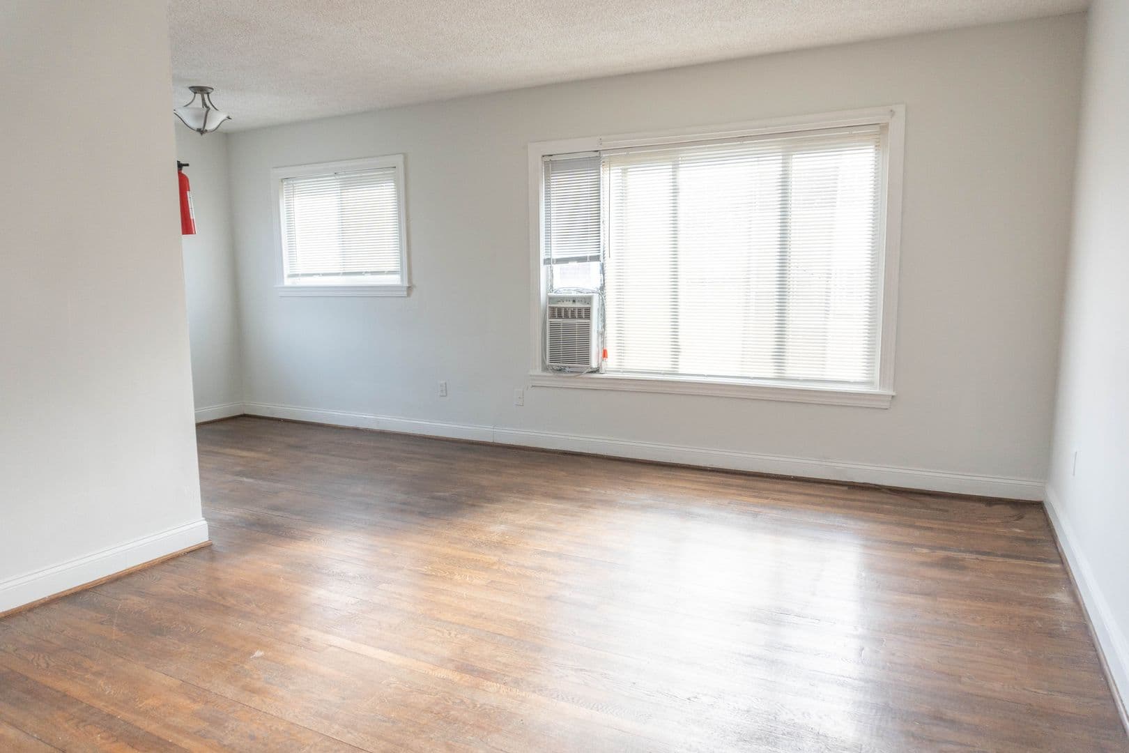 Washington Apartment: 1723 27th Street SE