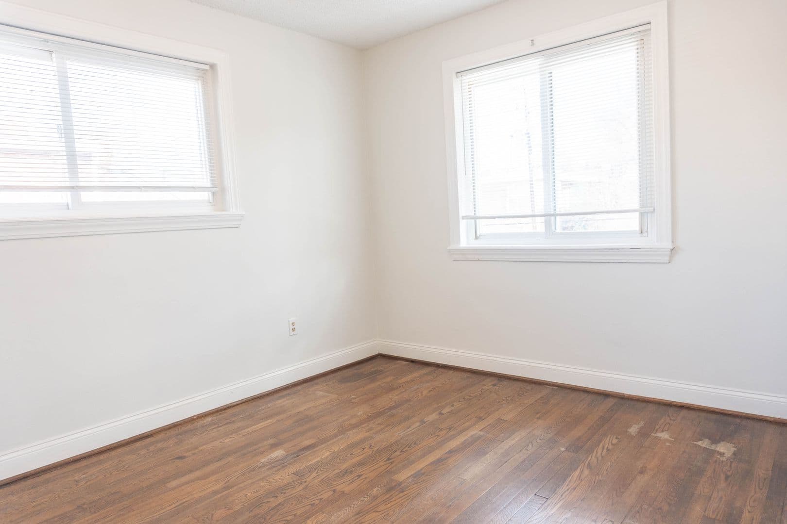Washington Apartment: 1723 27th Street SE