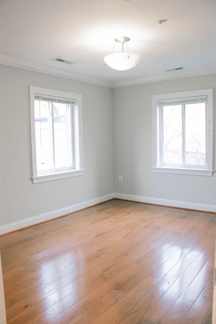 Washington Apartment: 1901-03 Lincoln Rd NE
