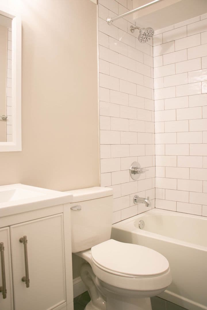 Washington Apartment: 116 44th Street NE