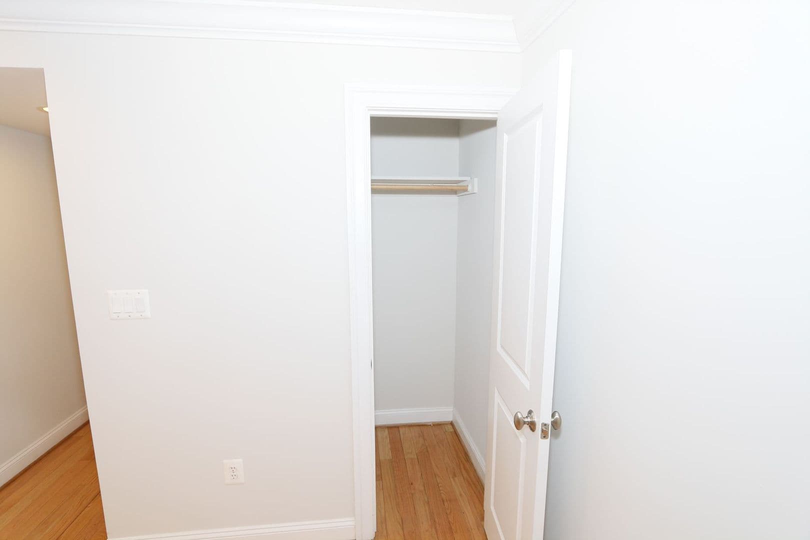 Washington Apartment: 1901-03 Lincoln Rd NE