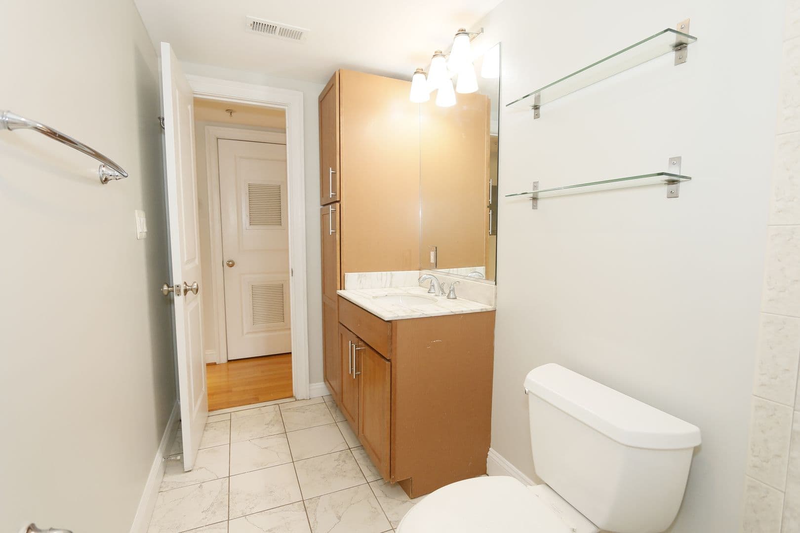 Washington Apartment: 1901-03 Lincoln Rd NE
