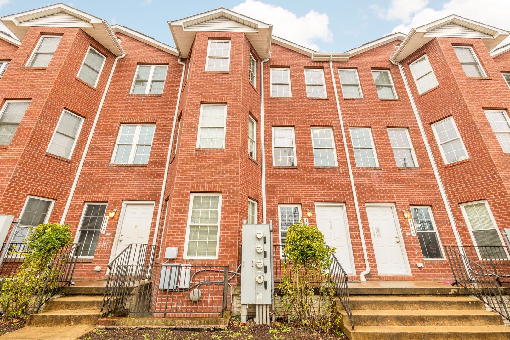 Washington Apartment: 1753 W St SE