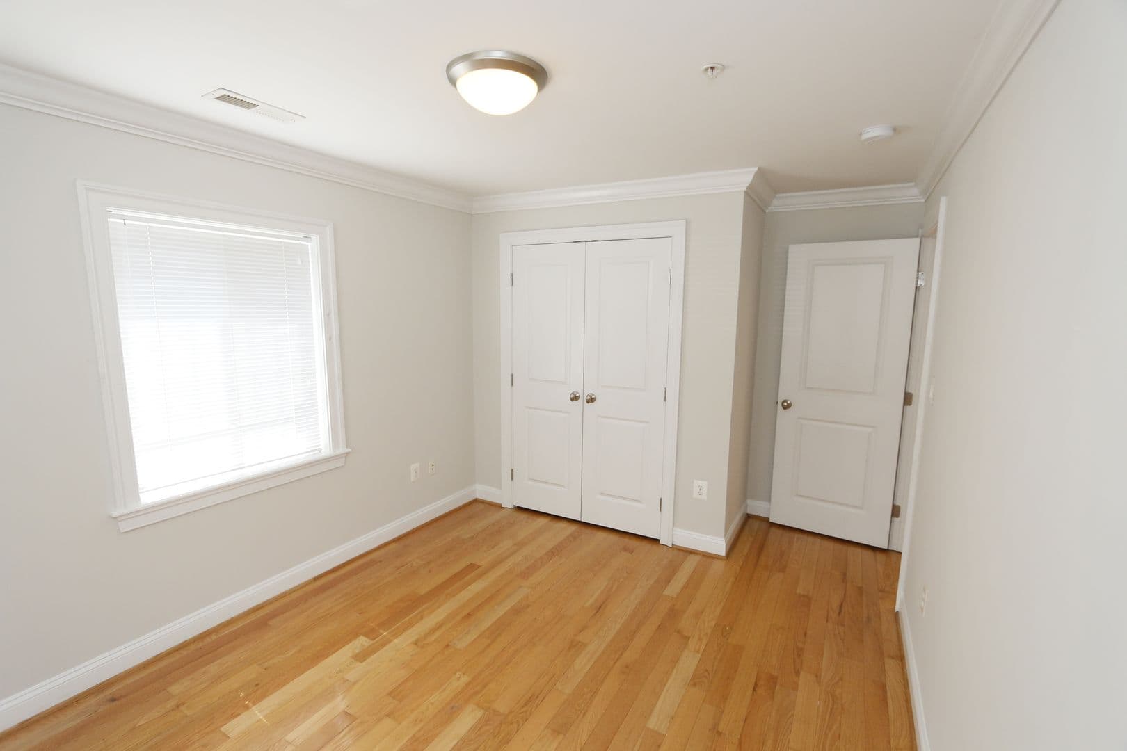 Washington Apartment: 1901-03 Lincoln Rd NE