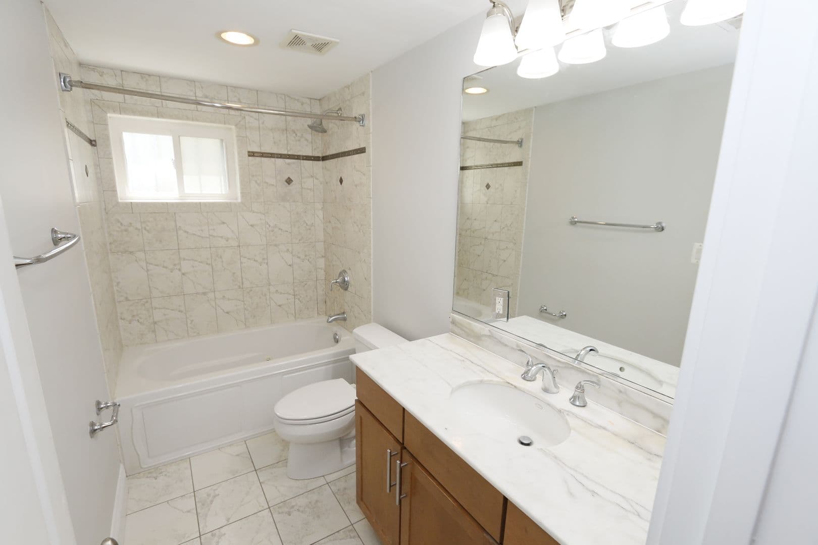 Washington Apartment: 1901-03 Lincoln Rd NE