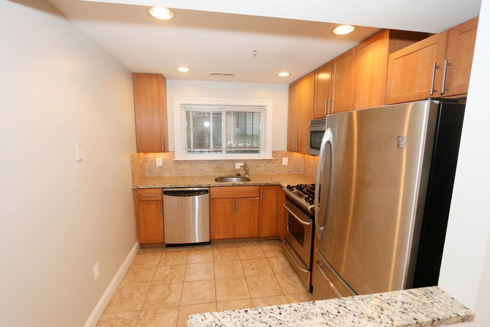 Washington Apartment: 1901-03 Lincoln Rd NE