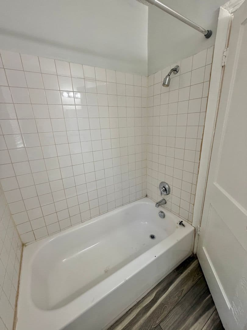 Washington Apartment: 417 Newcomb Street