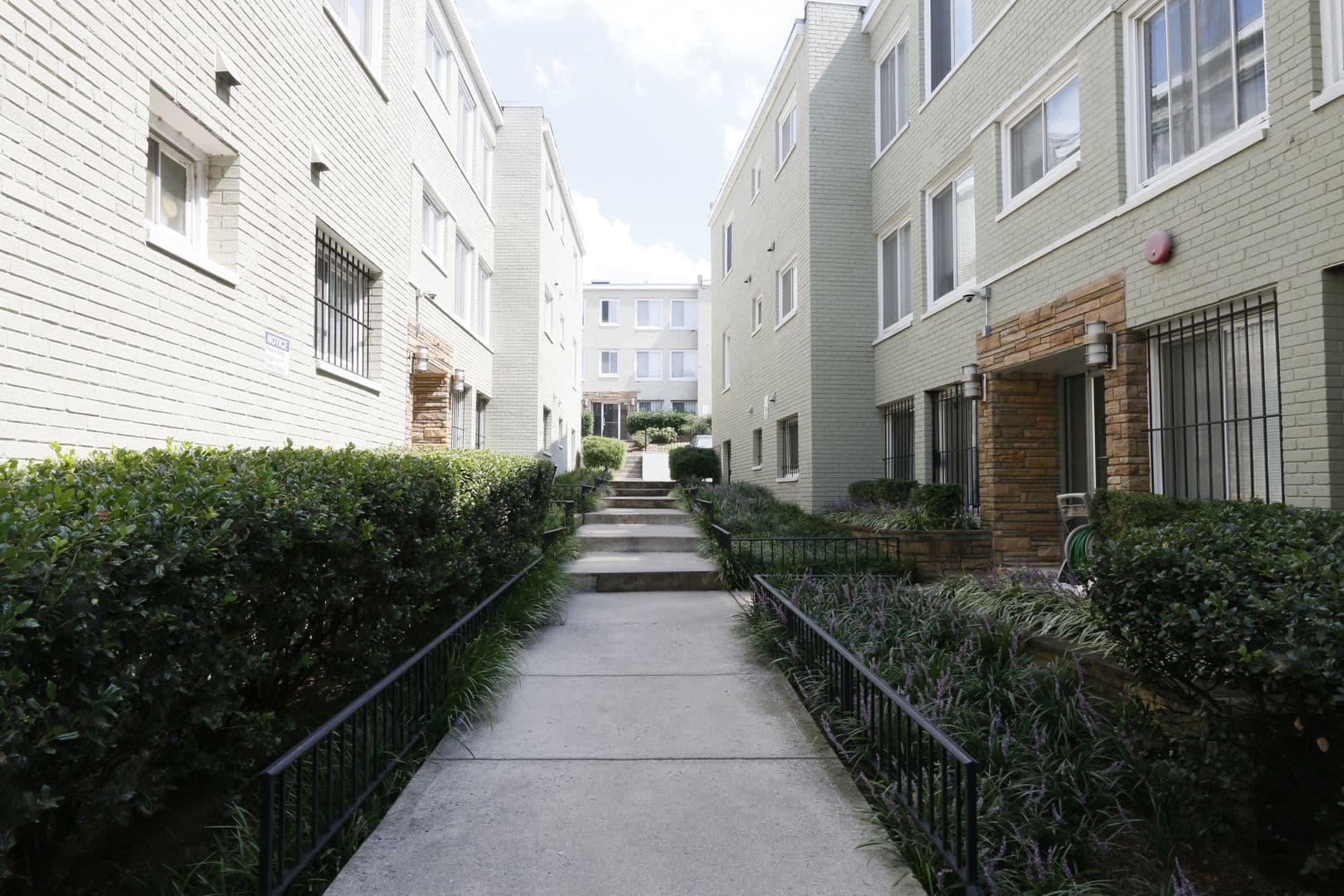Washington Apartment: 1901-03 Lincoln Rd NE