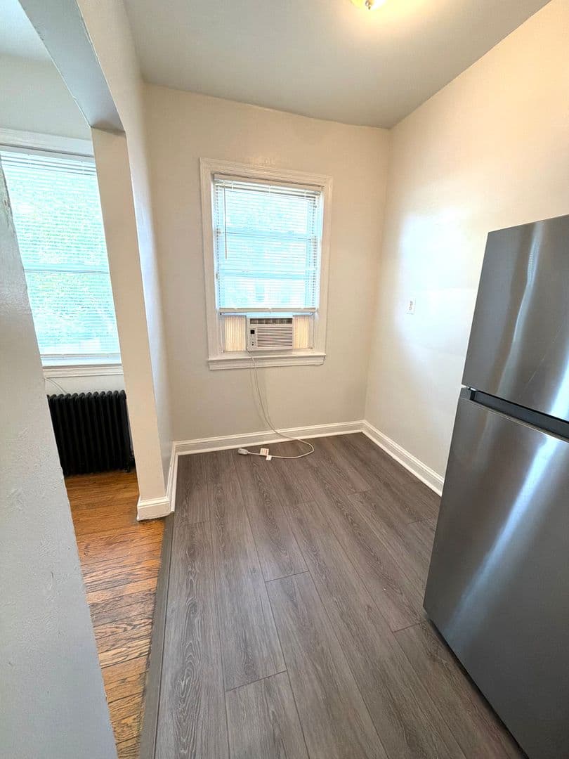 Washington Apartment: 116 44th Street NE
