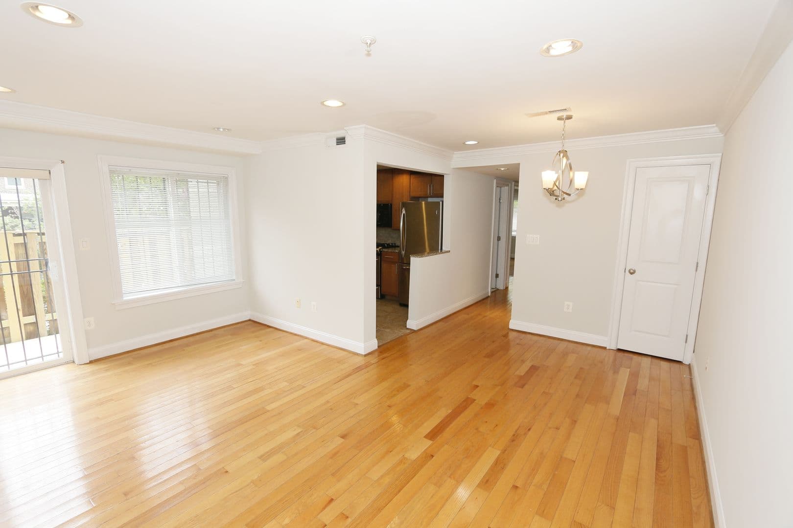 Washington Apartment: 1901-03 Lincoln Rd NE