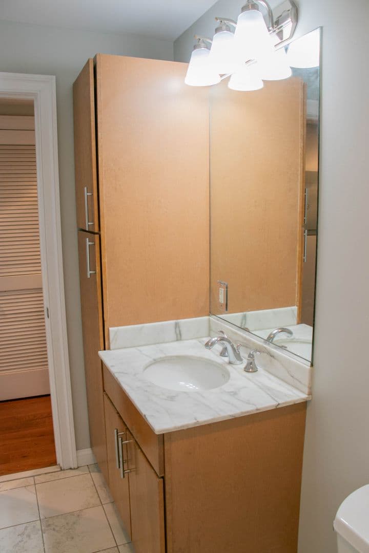 Washington Apartment: 1901-03 Lincoln Rd NE