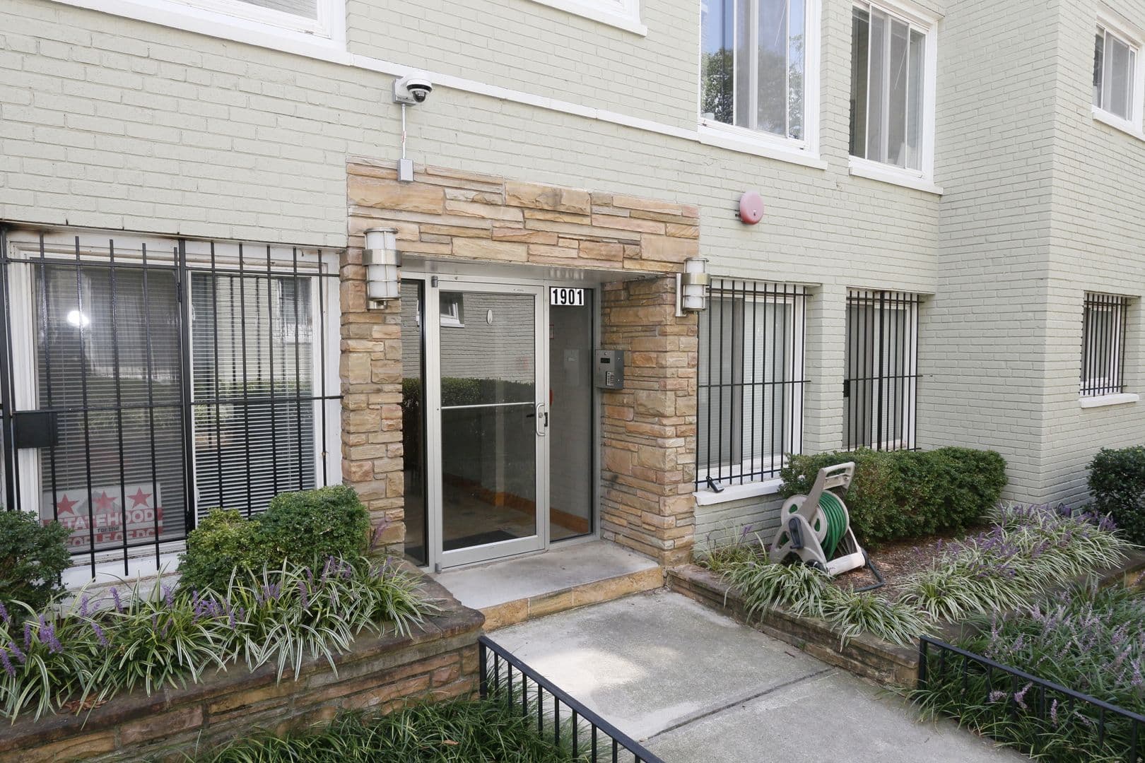 Washington Apartment: 1901-03 Lincoln Rd NE