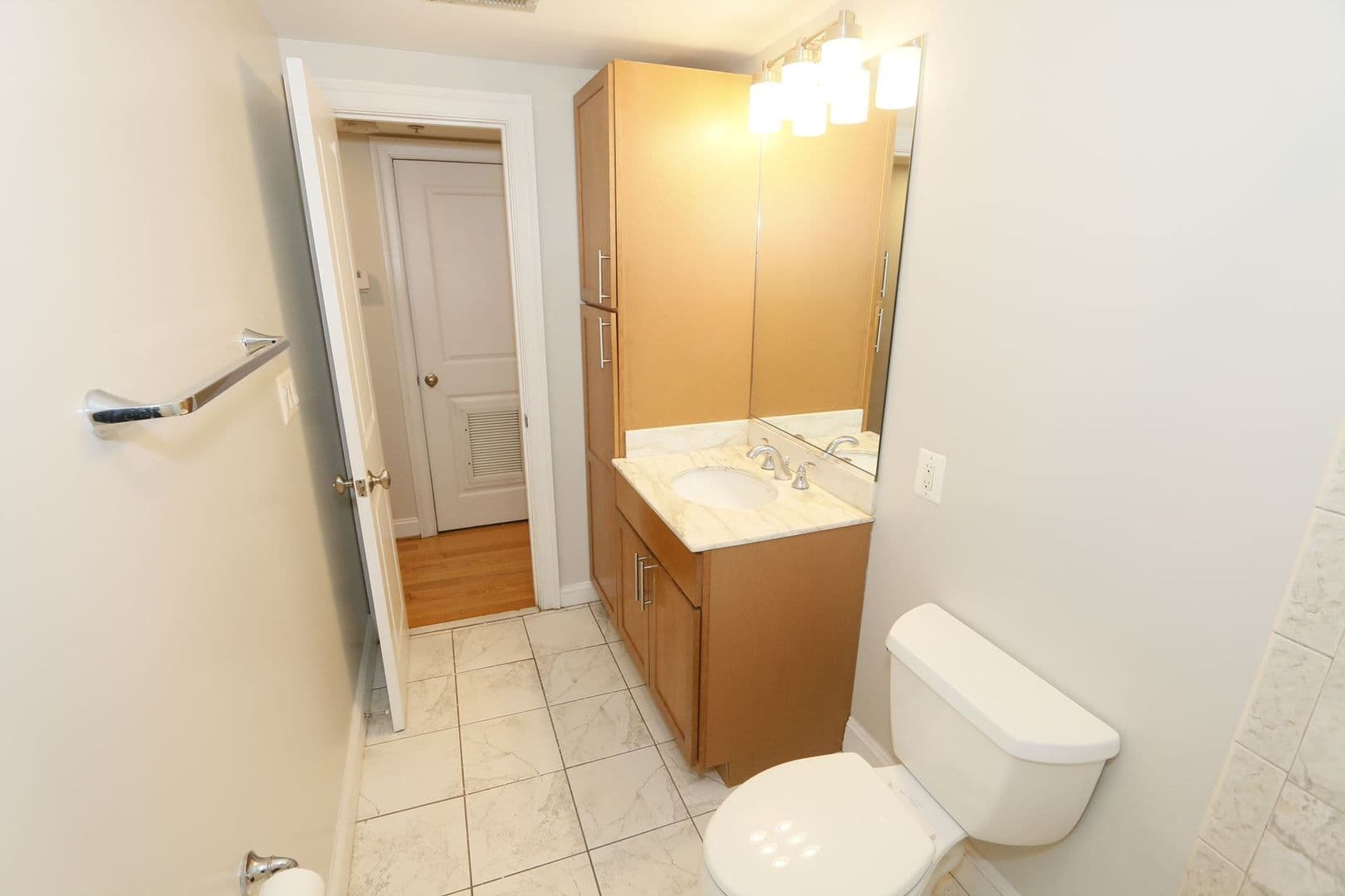 Washington Apartment: 1901-03 Lincoln Rd NE