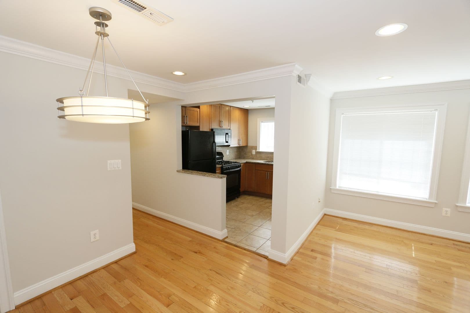 Washington Apartment: 1901-03 Lincoln Rd NE