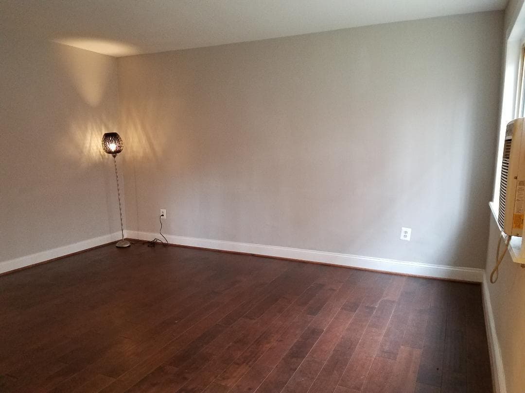 Washington Apartment: 1723 27th Street SE