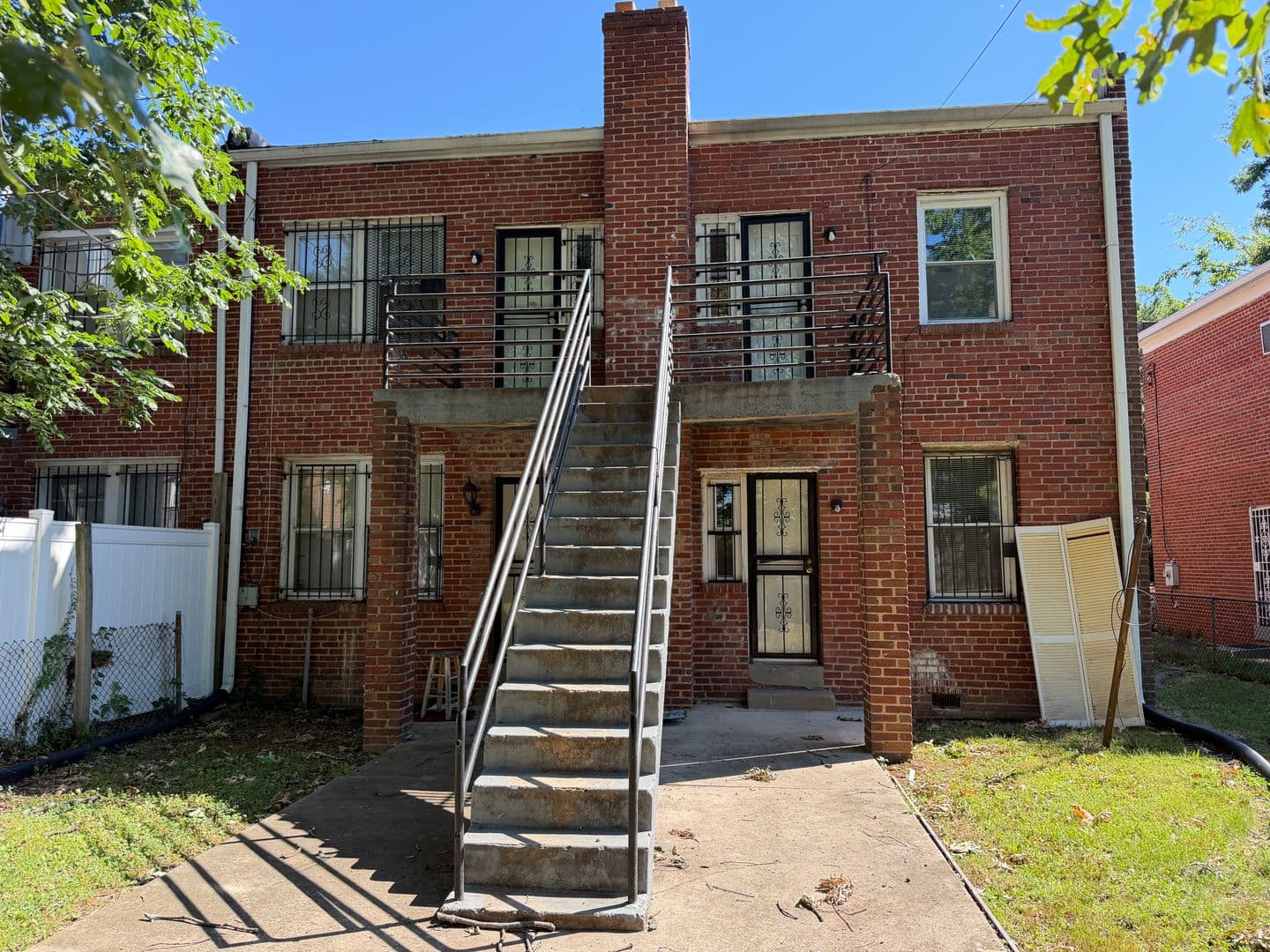 Washington Apartment: 417 Newcomb Street
