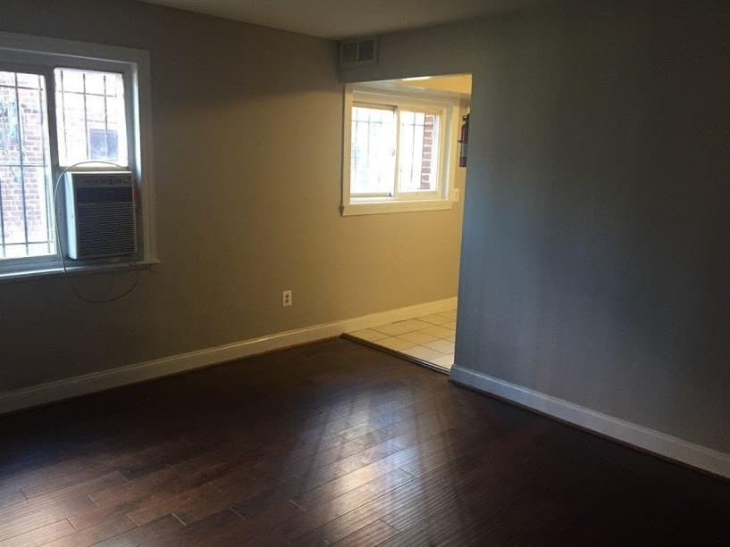 Washington Apartment: 1723 27th Street SE