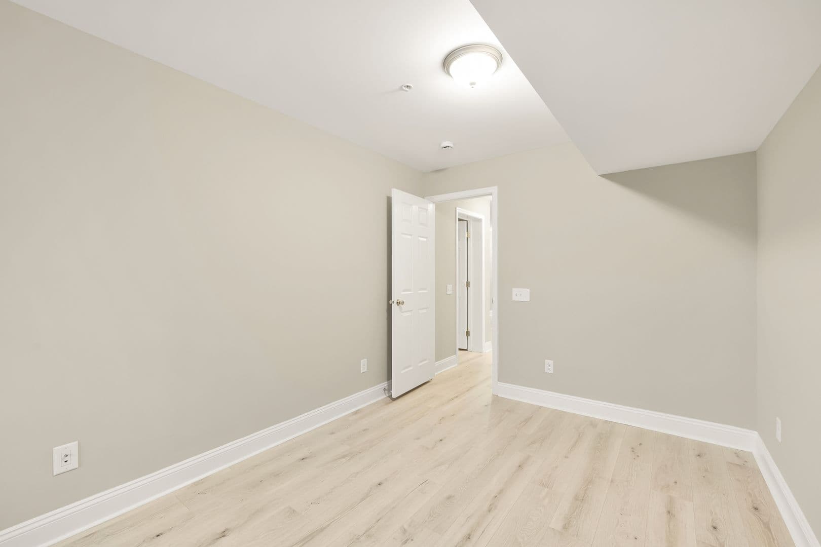 Washington Apartment: 1753 W St SE