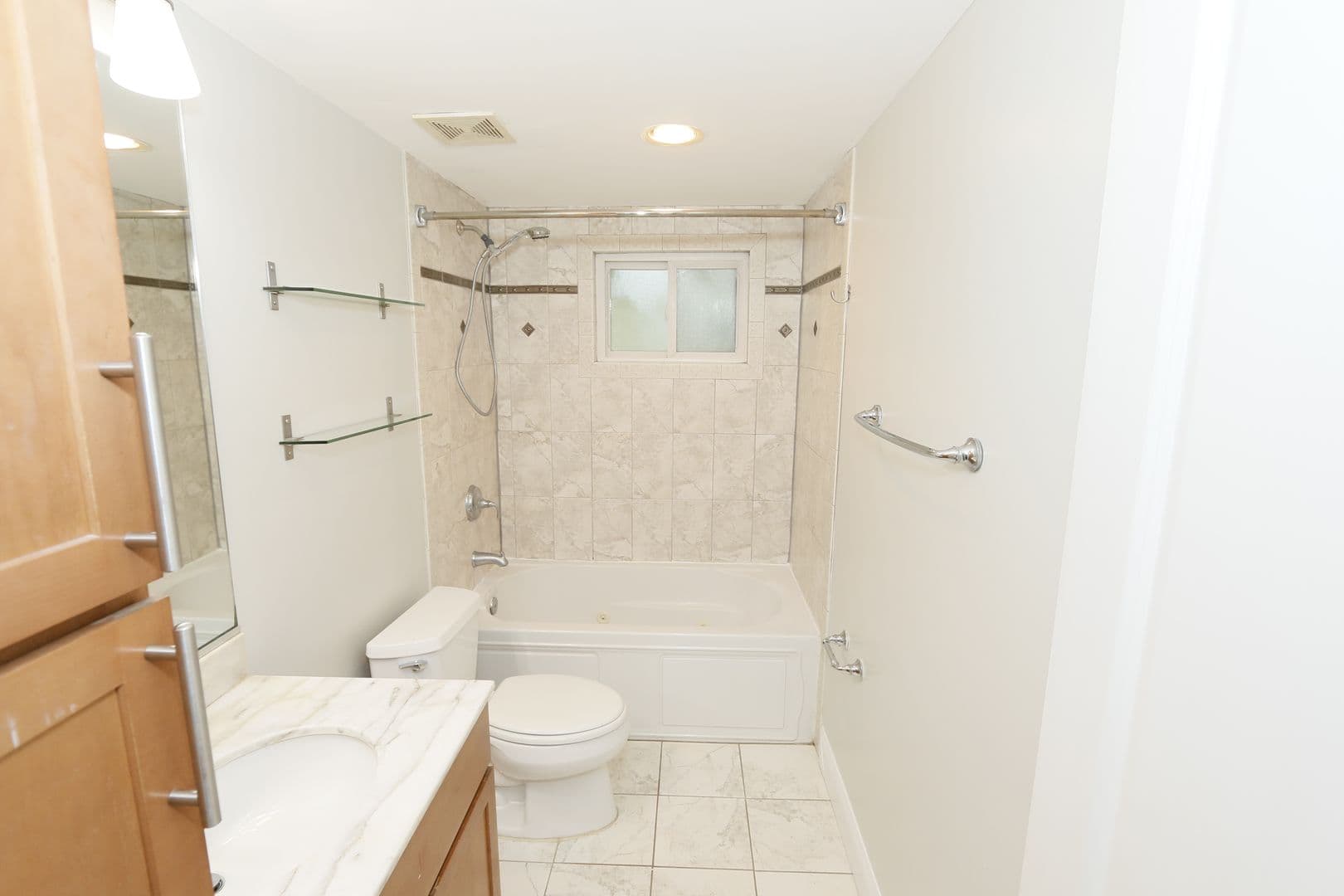 Washington Apartment: 1901-03 Lincoln Rd NE