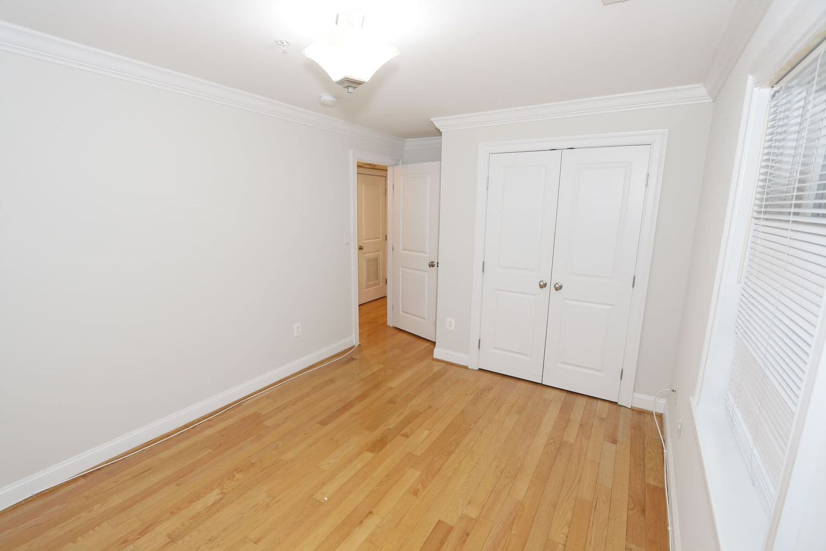Washington Apartment: 1901-03 Lincoln Rd NE