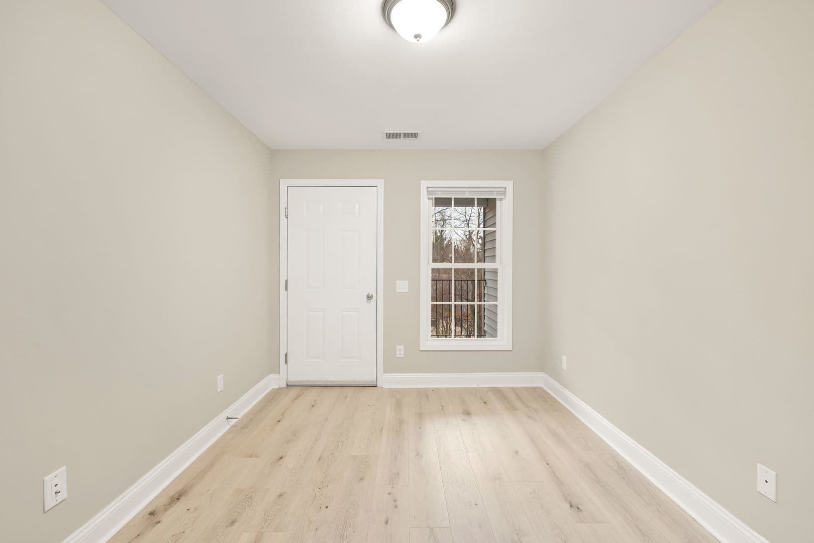 Washington Apartment: 1753 W St SE