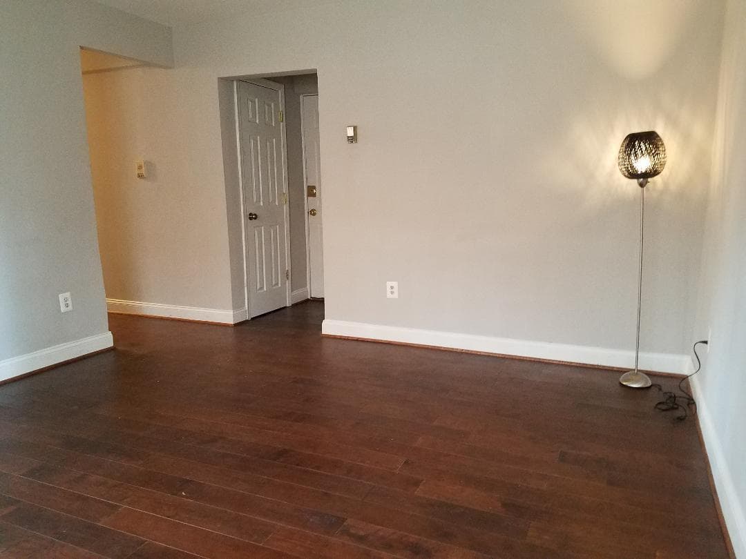 Washington Apartment: 1723 27th Street SE