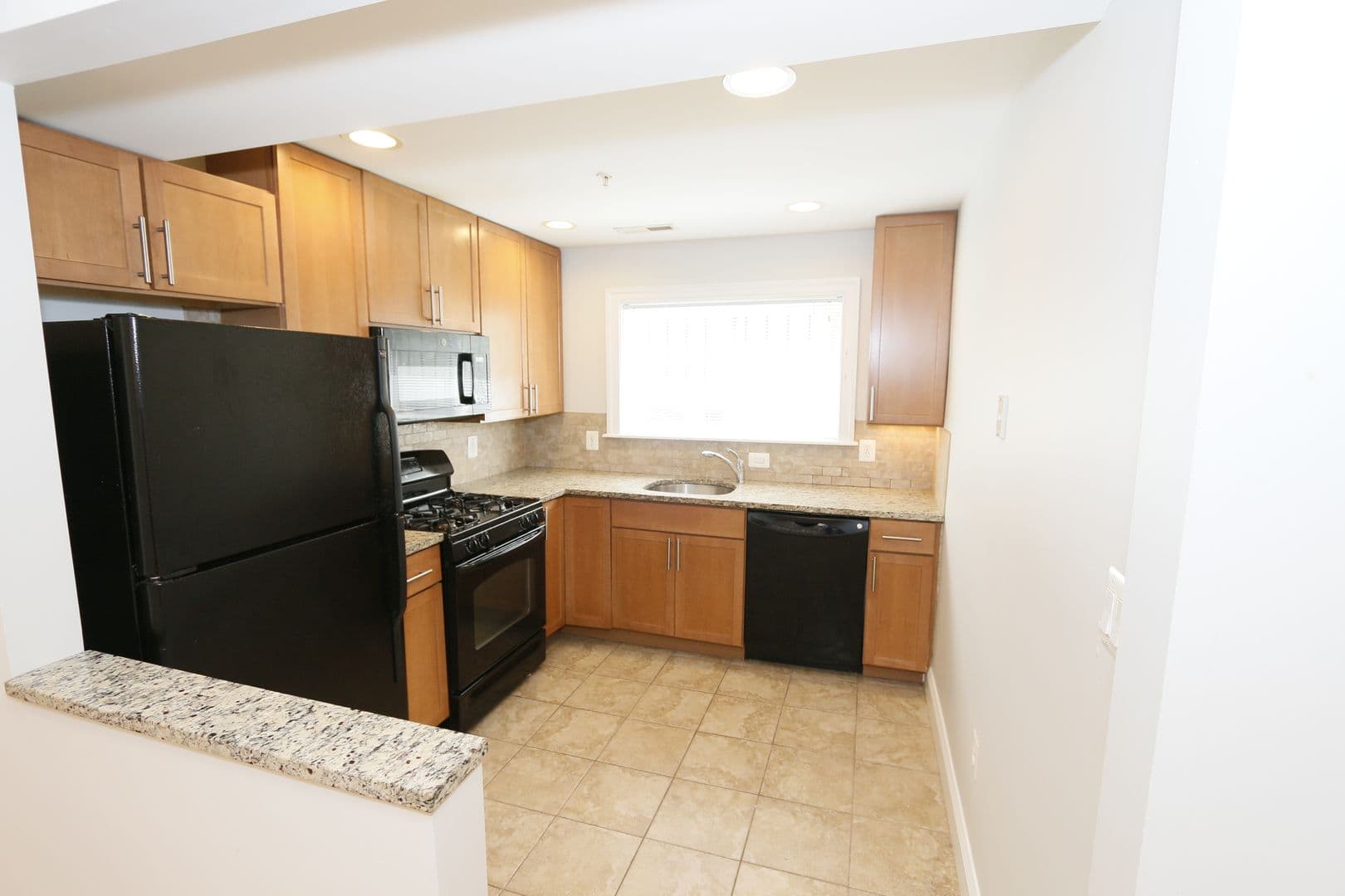 Washington Apartment: 1901-03 Lincoln Rd NE