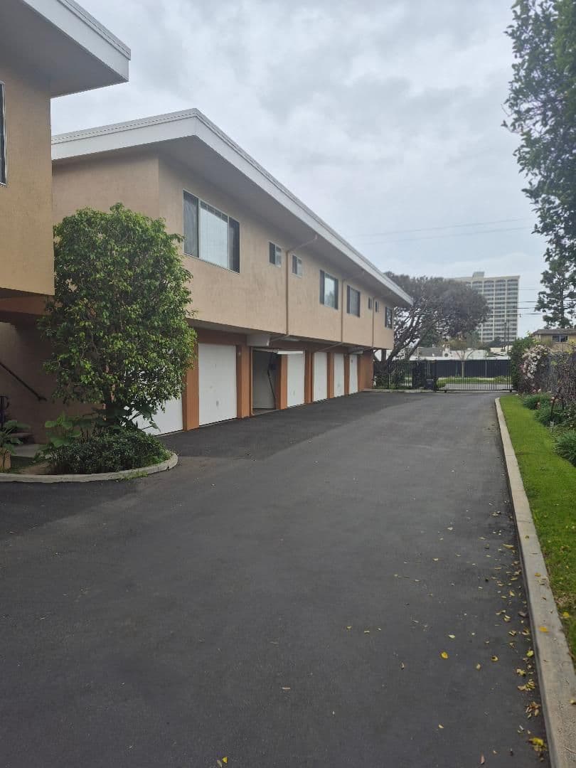 Costa Mesa Apartment: 1917, 1919 & 1921 Maple Avenue