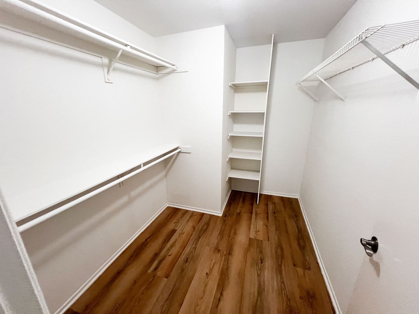 Sherman Oaks Apartment: 14459 Benefit Street