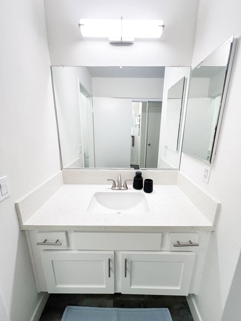 Los Angeles Apartment: 2347 Kerwood Avenue