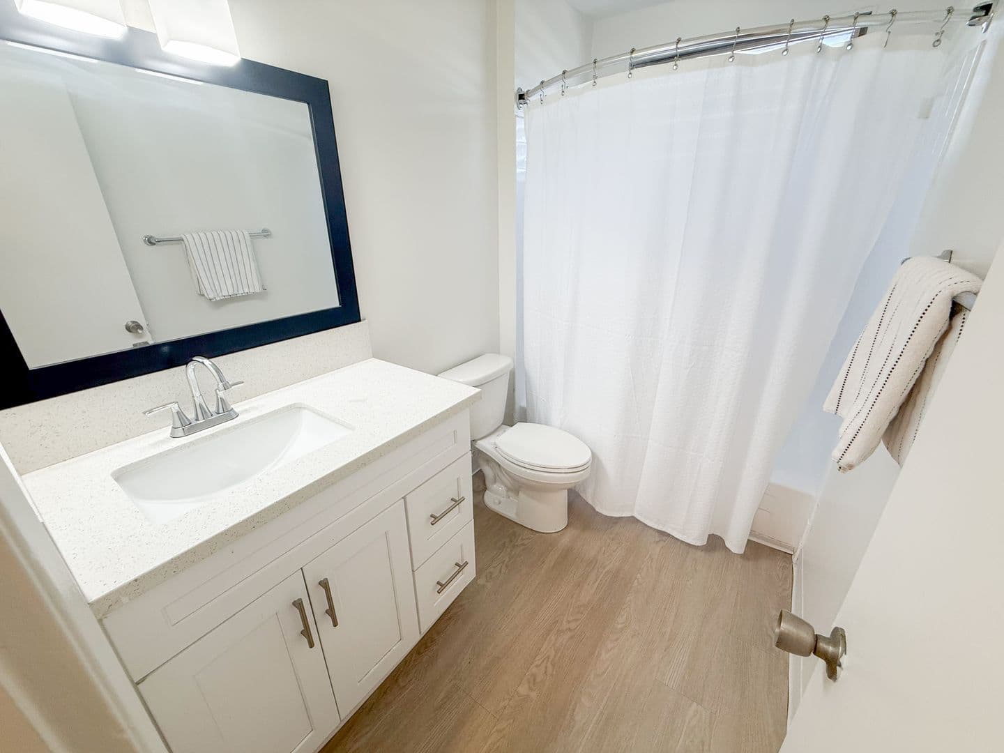 Northridge Apartment: 18400 Malden Street