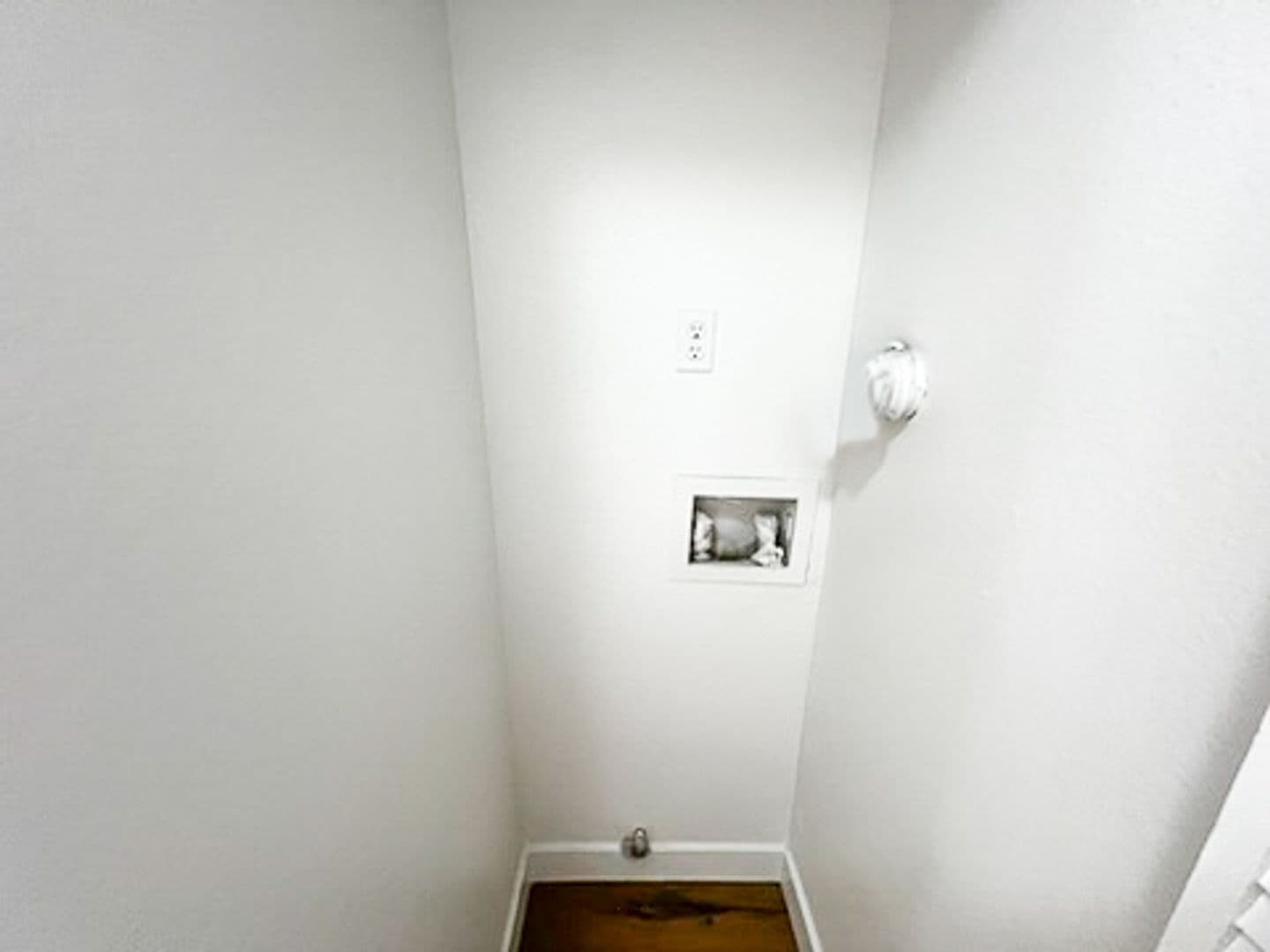 Sherman Oaks Apartment: 14459 Benefit Street
