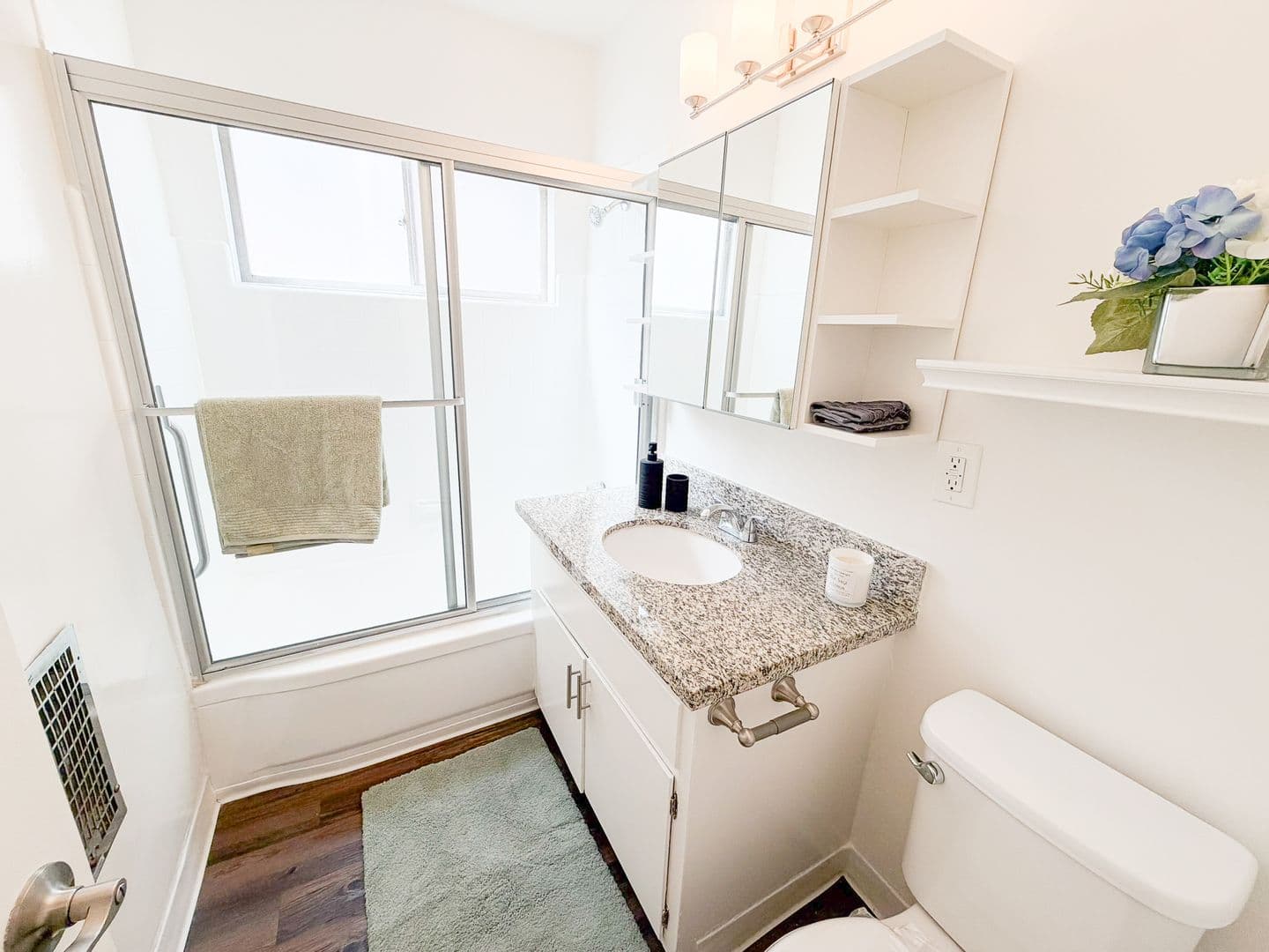 Valley Village Apartment: 11839 Magnolia Boulevard