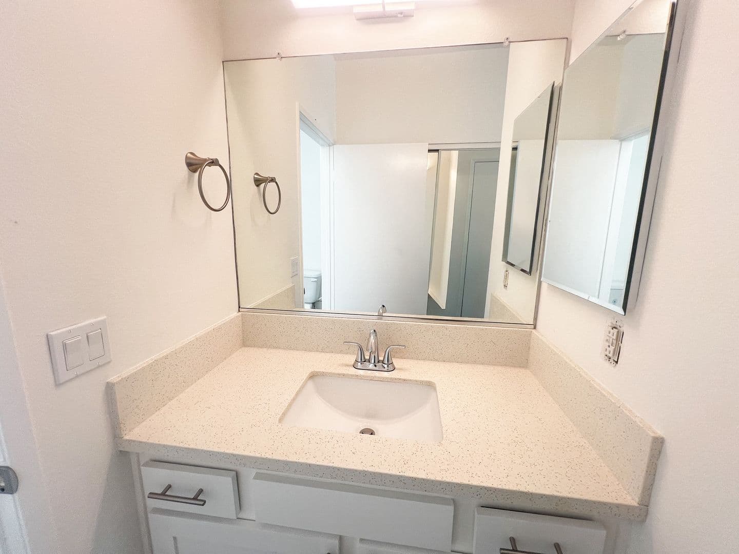Los Angeles Apartment: 2347 Kerwood Avenue