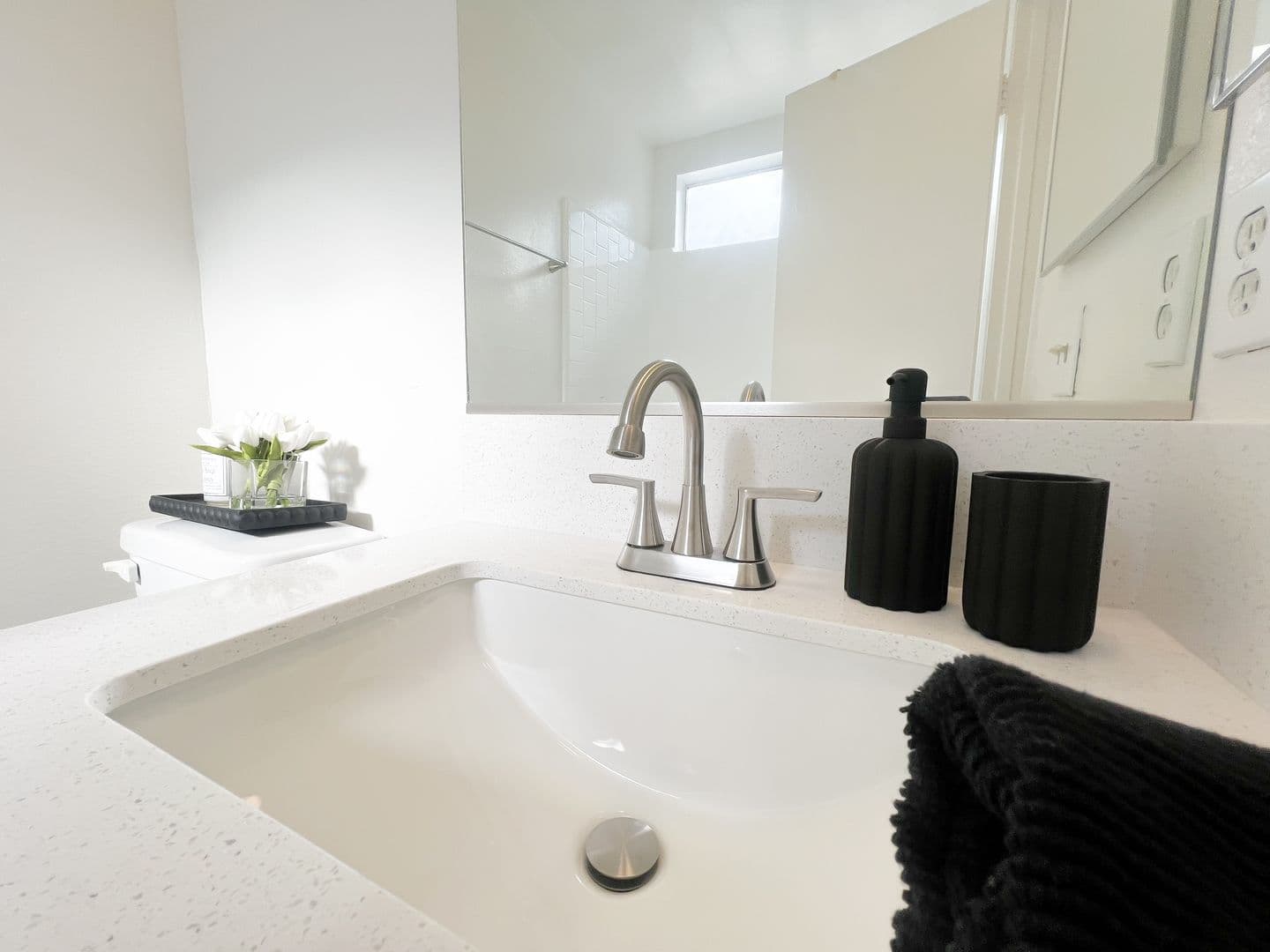 Van Nuys Apartment: 7425 Sepulveda Boulevard