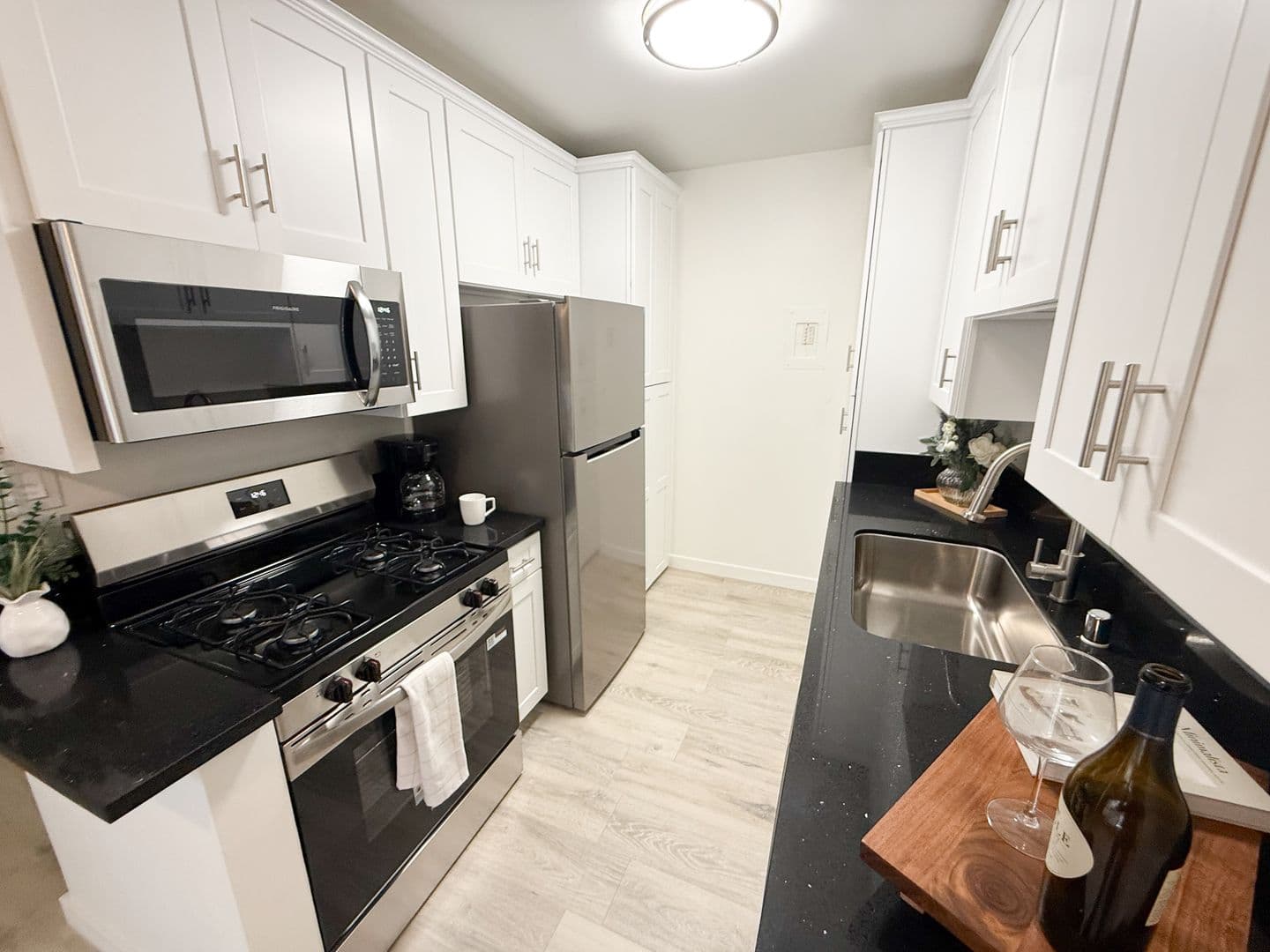 Los Angeles Apartment: 3729 McLaughlin Avenue