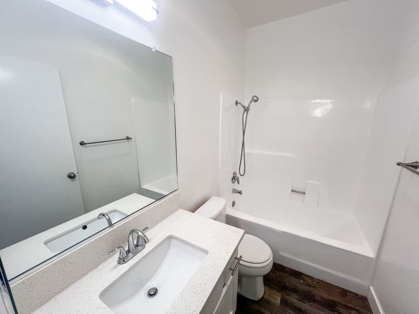 Los Angeles Apartment: 2347 Kerwood Avenue