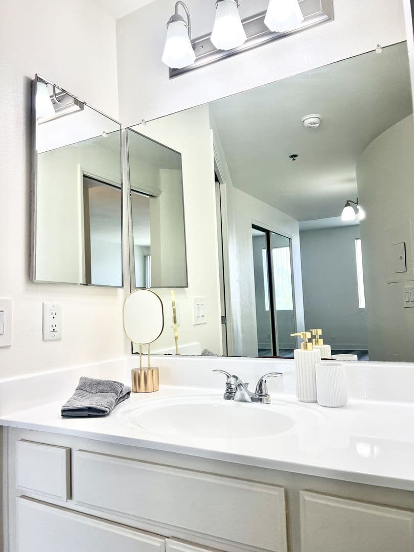 Studio City Apartment: 4150 Arch Drive