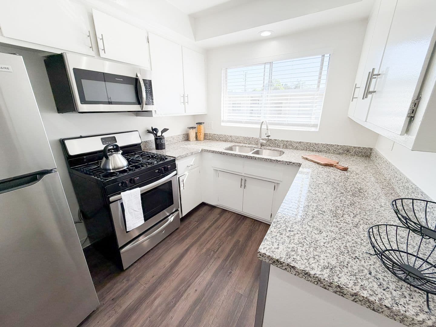 Valley Village Apartment: 11839 Magnolia Boulevard