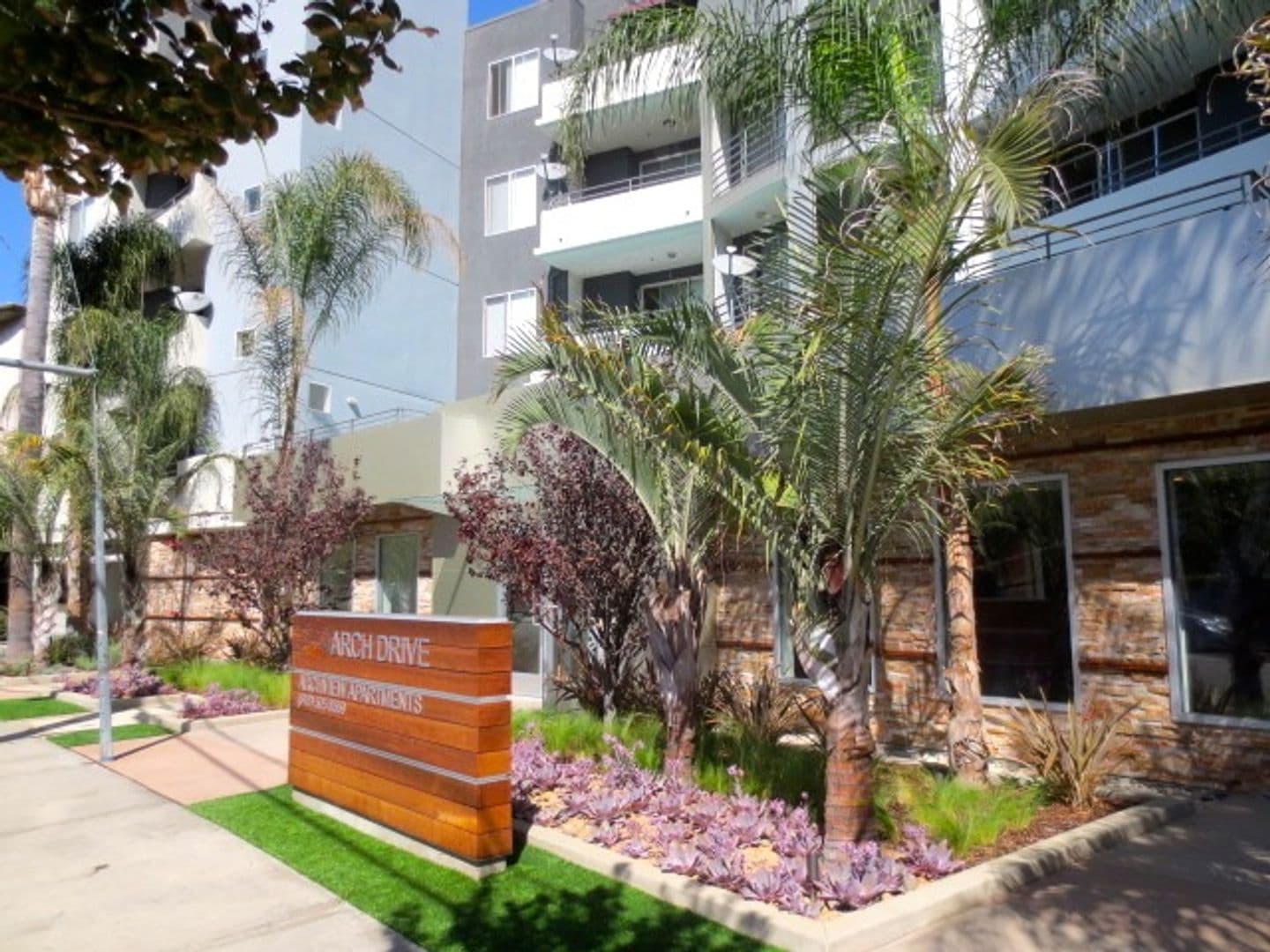 Studio City Apartment: 4150 Arch Drive