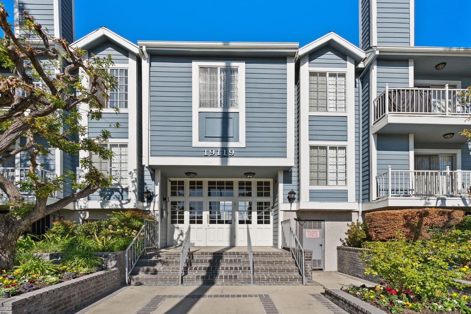 Reseda Apartment: Sherman Way Apartments