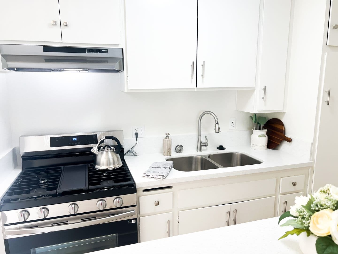 Van Nuys Apartment: 7425 Sepulveda Boulevard