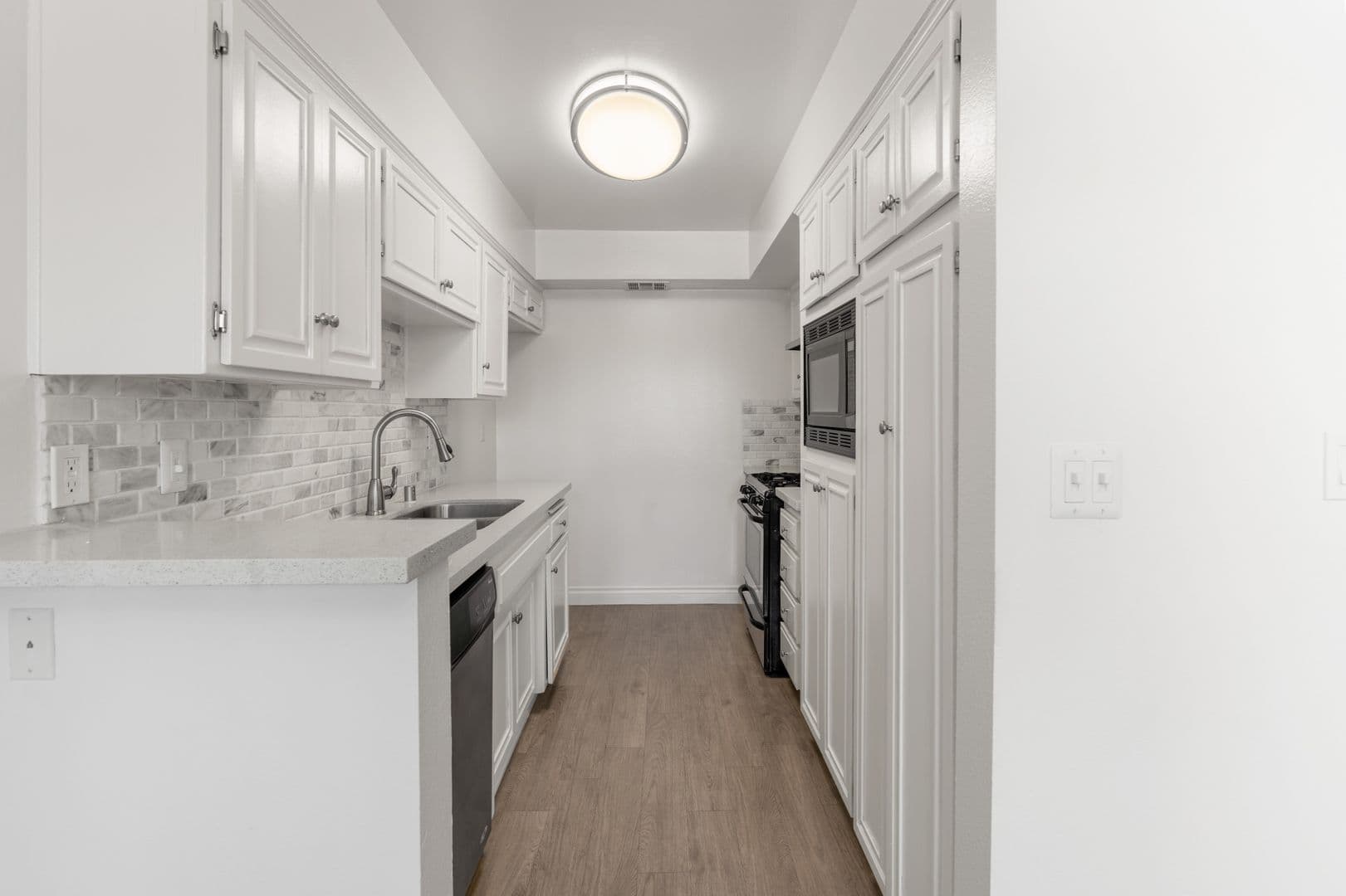 Reseda Apartment: Sherman Way Apartments