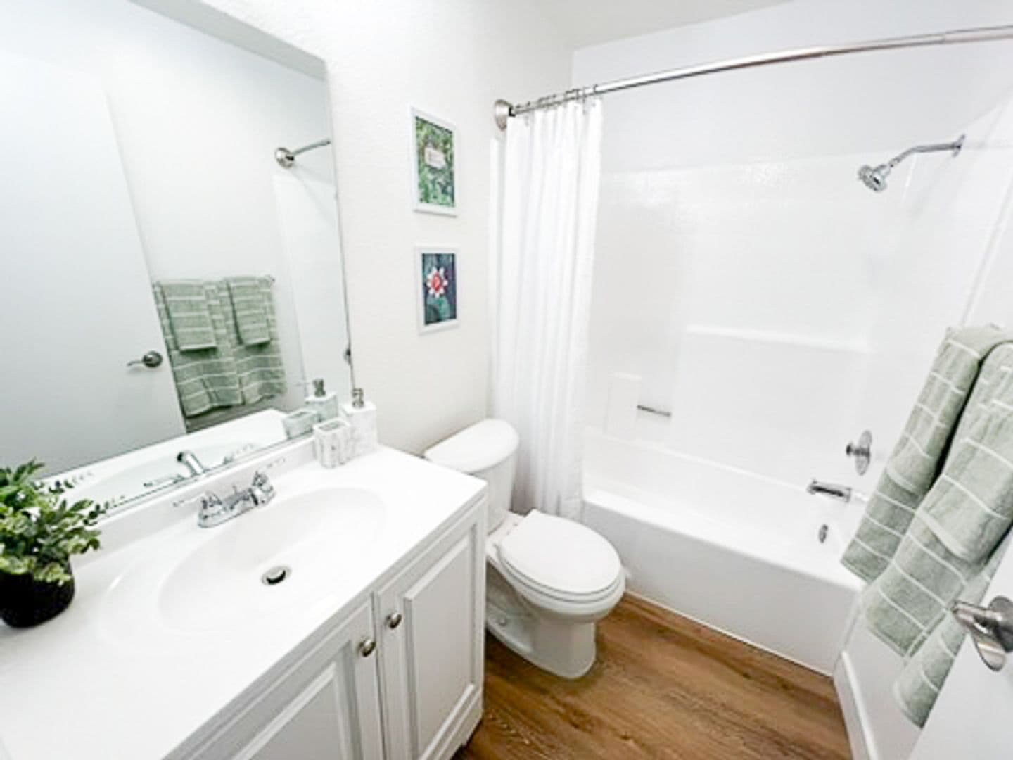 Sherman Oaks Apartment: 14459 Benefit Street