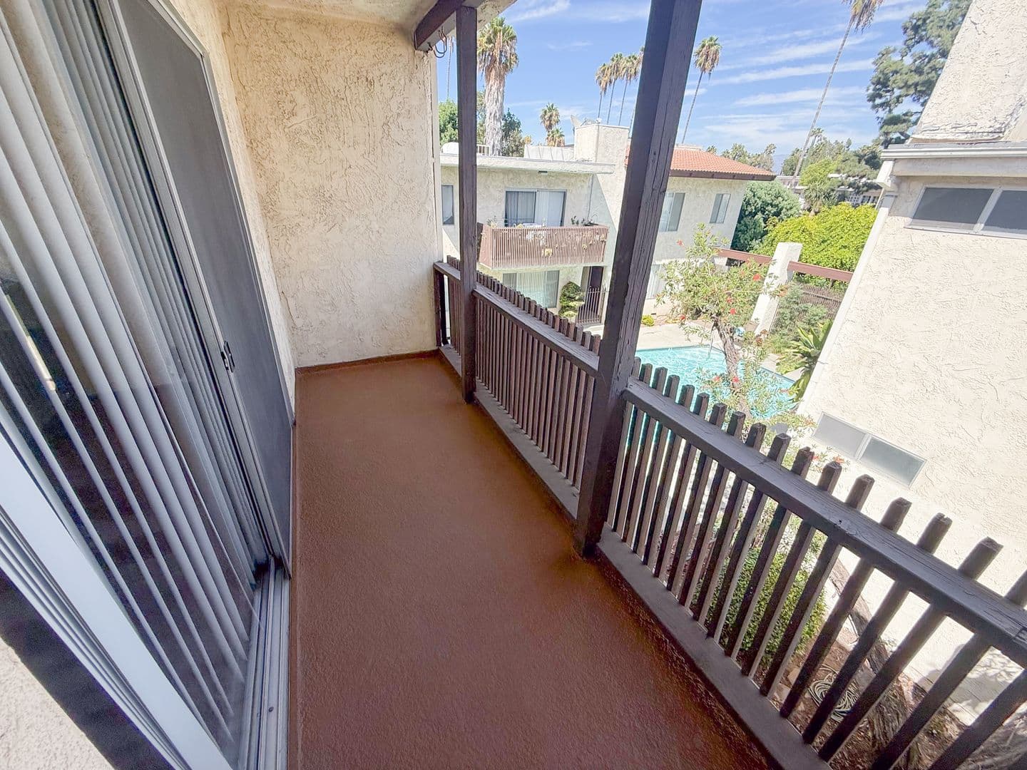 Sherman Oaks Apartment: 5045 Woodman Avenue