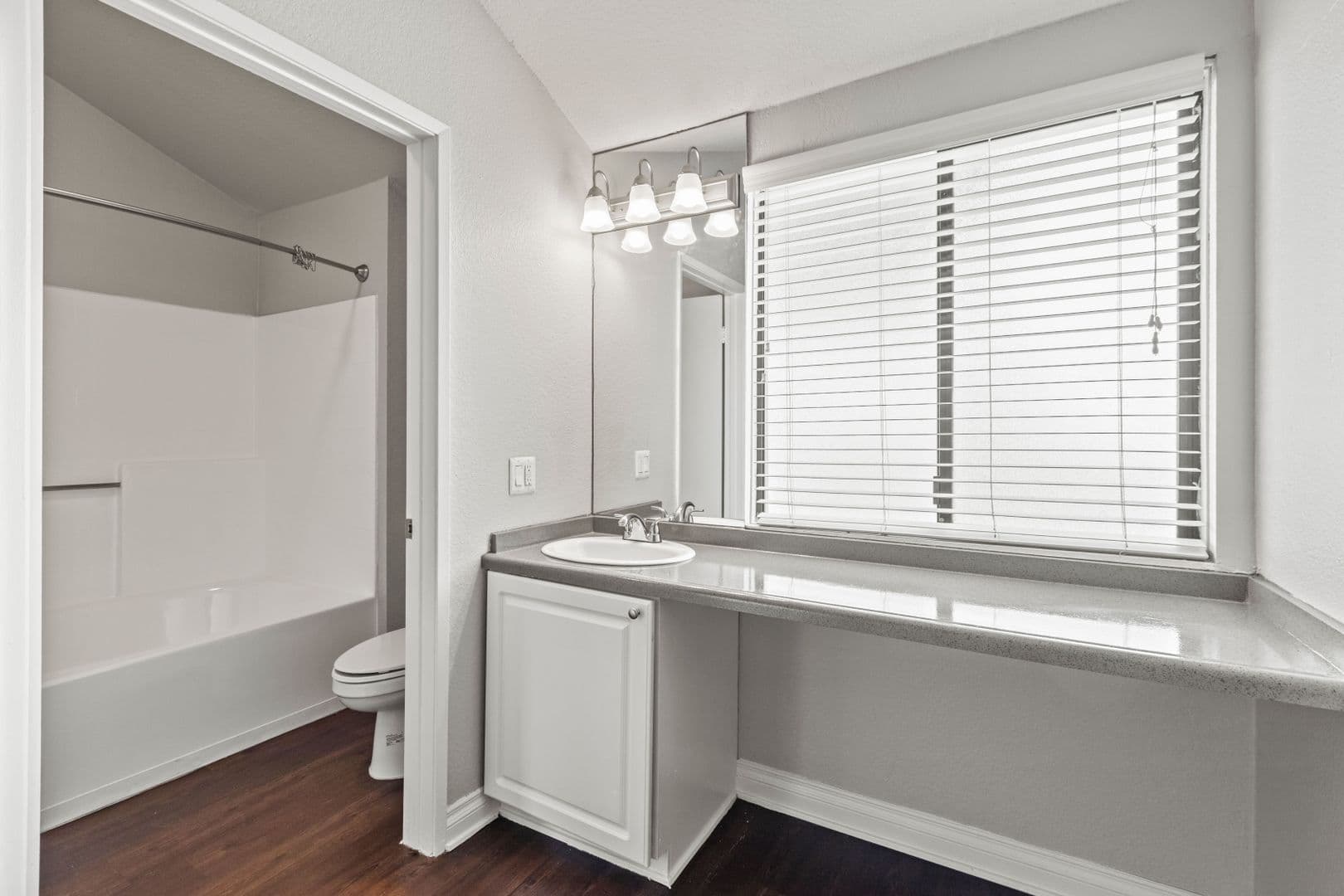 CANOGA PARK Apartment: 8700 DE SOTO AVENUE