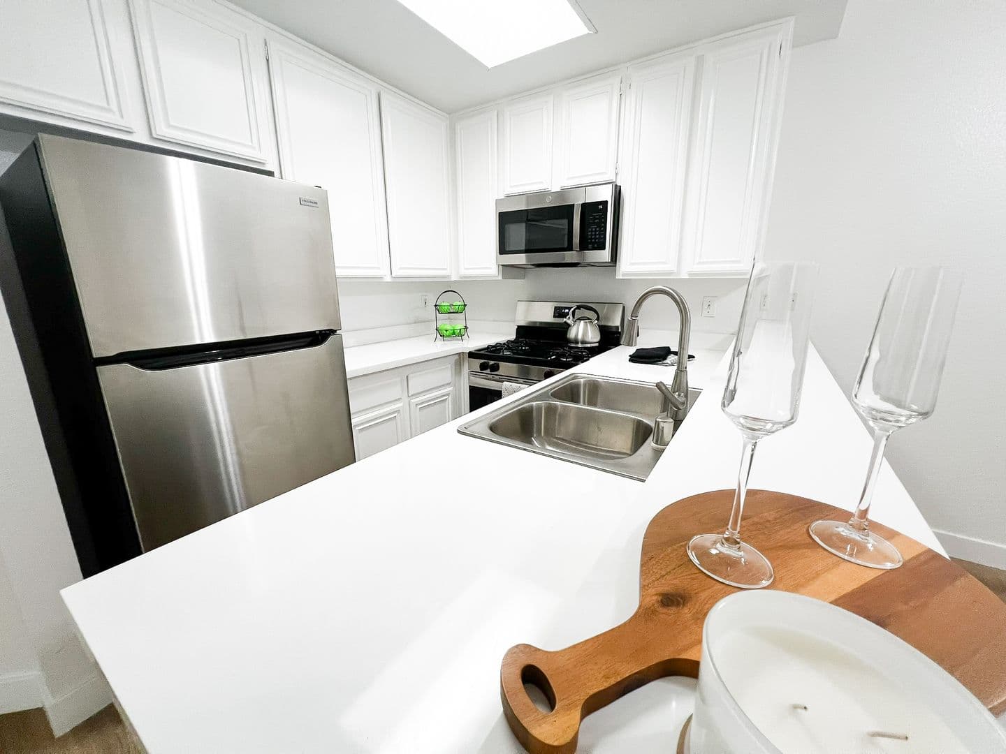 Sherman Oaks Apartment: 14459 Benefit Street